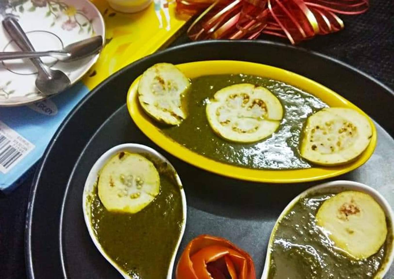Grilled Gauva in Spinach Apple Curry