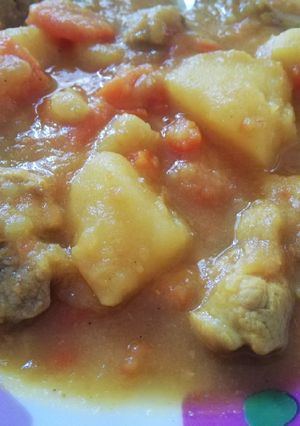 Una foto de Guisaillo de papas con carne y verduras