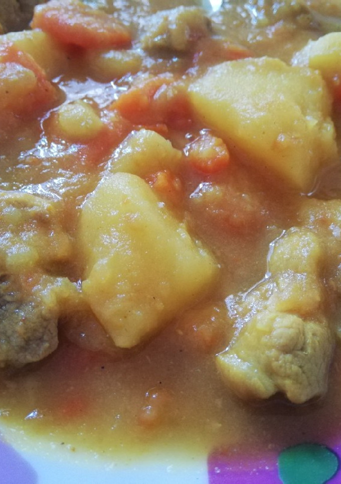 Una foto de Guisaillo de papas con carne y verduras