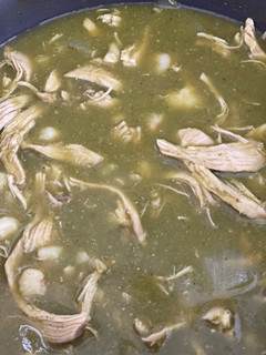 A picture of Pozole verde de pollo.