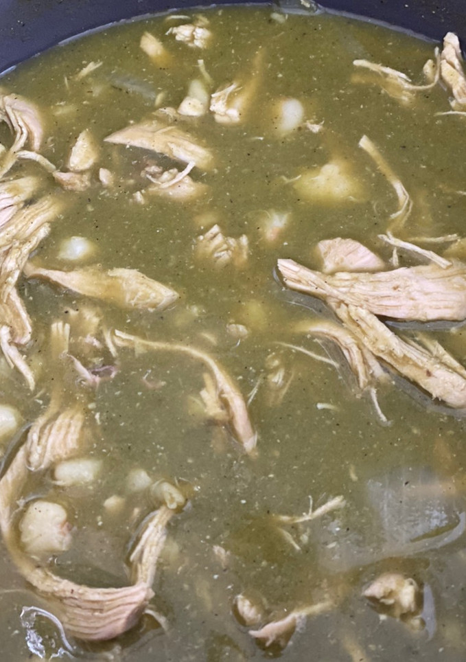 A picture of Pozole verde de pollo.