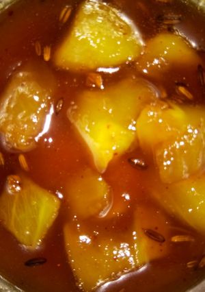A picture of Kache aam ki launji.