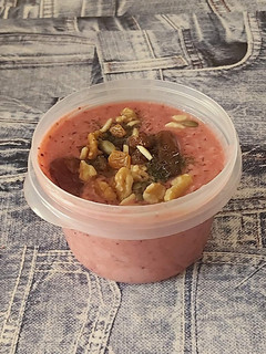 Una foto de Smoothie de manzana, ciruelas, plátano y piña
