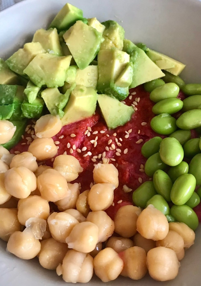 Una foto de Hummus de remolacha variado 🍽