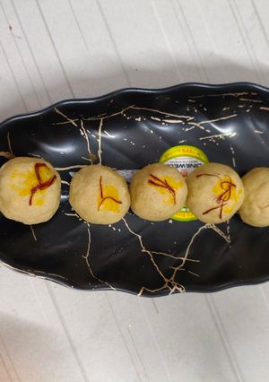 A picture of Sattu powder laddu.