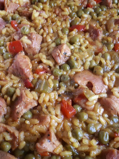 Una foto de Paella de carne de pavo a mi manera