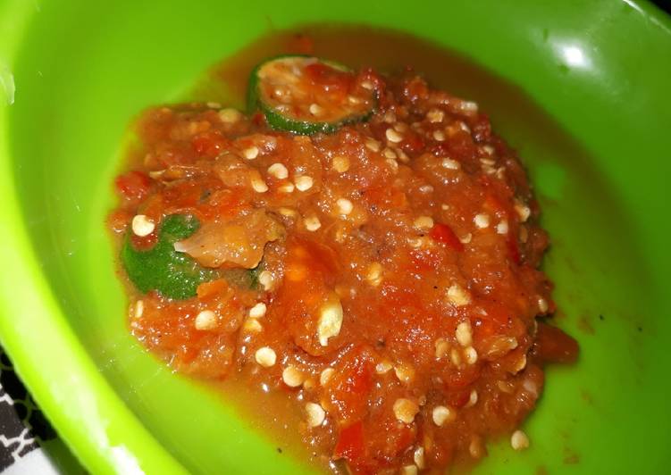 Bagaimana Menyiapkan Sambal mentah limau yang Sempurna