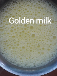பசு மஞ்சள் கோல்டன் மில்க் (Pasumanjal golden milk recipe in tamil) செய்முறை முக்கிய புகைப்படம்