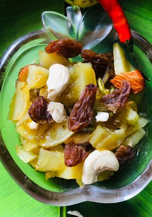 A picture of Plastic chutney (raw papaya).