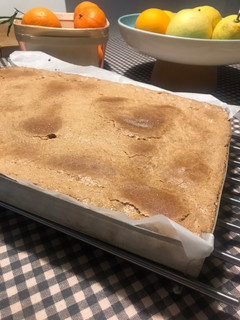 Una foto de Coca de "llanda" tradicional, con mermelada de mandarinas, en Thermomix