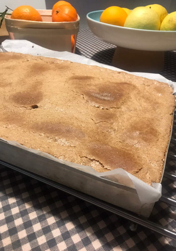 Una foto de Coca de "llanda" tradicional, con mermelada de mandarinas, en Thermomix