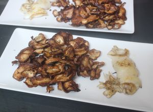Foto principal de Sepia al grill con chips de tupinamba