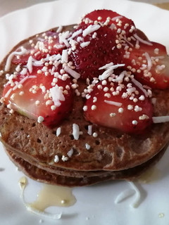 Una foto de Hot cakes de fresa🍓