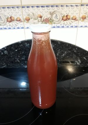 Una foto de Zumo de sandía con hojas de menta