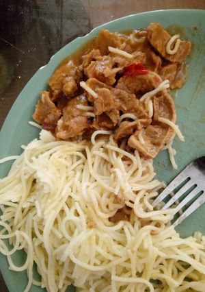 A picture of Butter spaghetti and sossi soya.