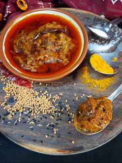 आम का इंस्टेंट अचार (aam ka instant achar recipe in Hindi) रेसिपी मुख्य फोटो