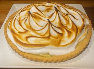 Una foto de Un toque cítrico: Lemon pie con merengue suizo 🍋🍋