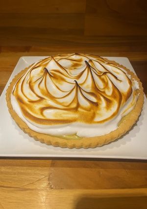 Una foto de Un toque cítrico: Lemon pie con merengue suizo 🍋🍋
