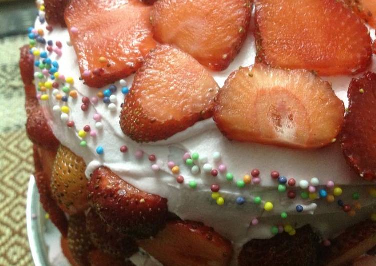 Recipe: Tasty Strawberry Chocolate Cake