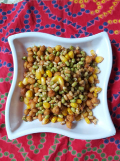 હેલ્ધી સલાડ (healthy salad recipe in Gujarati) રેસીપી મુખ્ય ફોટો