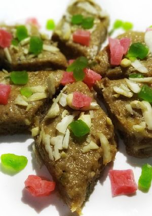 A picture of Banana-Coffee Burfi.