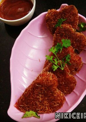 A picture of Beetroot bread cutlet.