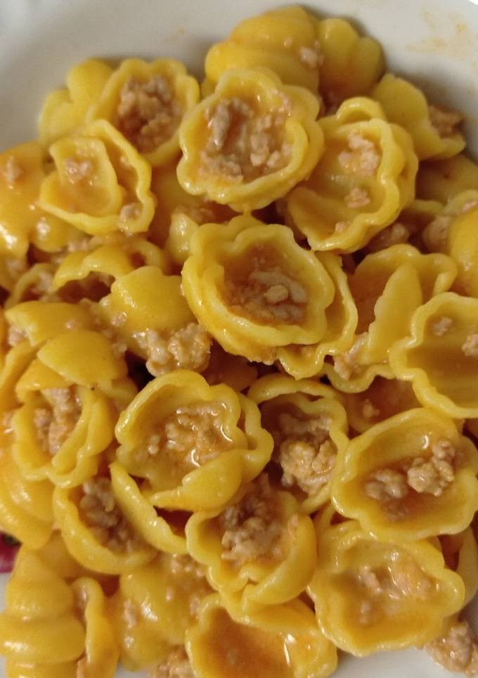 Кукурудзяні макарони з фаршем