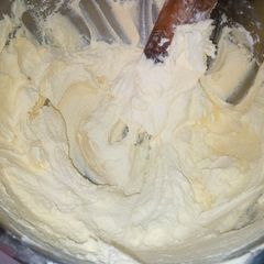 A picture of Buttercream icing.