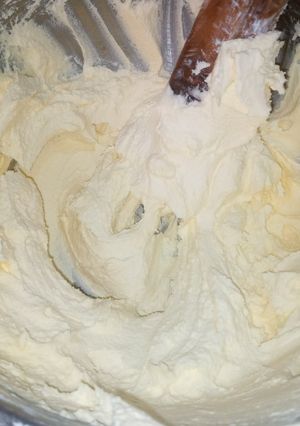A picture of Buttercream icing.