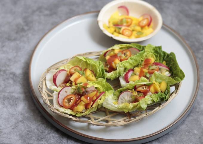 Honey, soy and lemon grass Pork with Mango in Lettuce cup