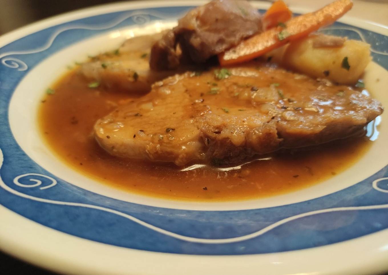 Cinta de Lomo con Naranja, Salsa de Humo y Hoisin al Papillote con sus Patatas y Zanahorias