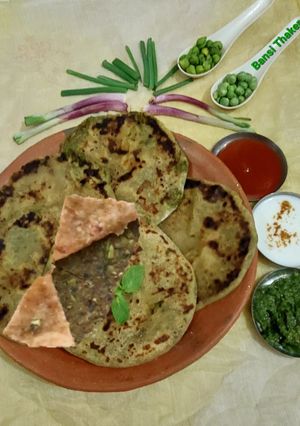 કચોરી પરાઠા (Kachori Paratha Recipe In Gujarati) રેસીપી મુખ્ય ફોટો