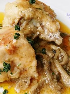 Una foto de Pollo con níscalos