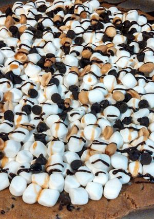A picture of S’mores Cookie Pizza.