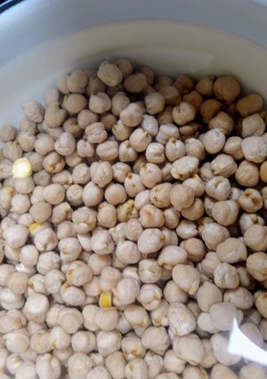Una foto de Sopa de Garbanzos con espinaca y salchichas🇵🇪