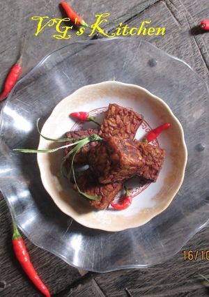 A picture of Tempeh Seasoned with Palm Sugar (BACEM TEMPE).
