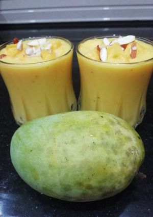 A picture of Banana Mango Smoothie.