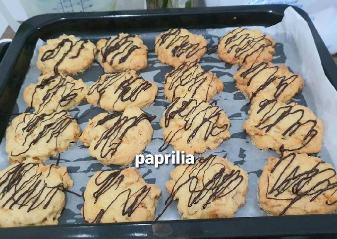 Cornflake Cheese Cookies (3C) - with chocolate drizzled
