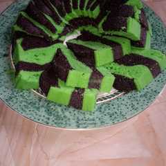 Bolu kukus ketan item lapis pandan santan. রেসিপির প্রধান ছবি
