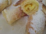 Una foto di crema pasticcera pasta sfoglia