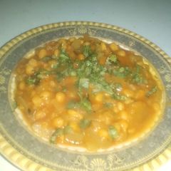 A picture of Daal chana with lauki.