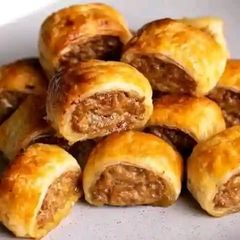 A picture of Sausage rolls.