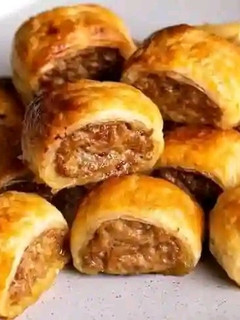 A picture of Sausage rolls.
