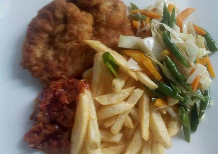 Recipe of Homemade Chips with sauce and vegetable stir fry