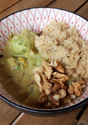 Una foto de Curry de coles de bruselas, patata y puerros