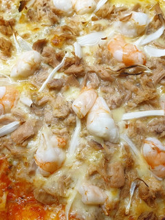 Una foto de Pizza de atún y gambas sin gluten