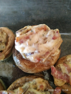 Una foto de Champiñones rellenos de queso y bacon