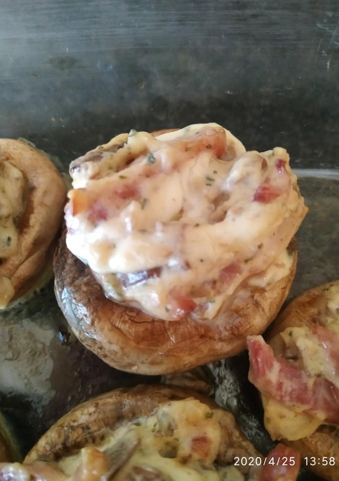 Una foto de Champiñones rellenos de queso y bacon