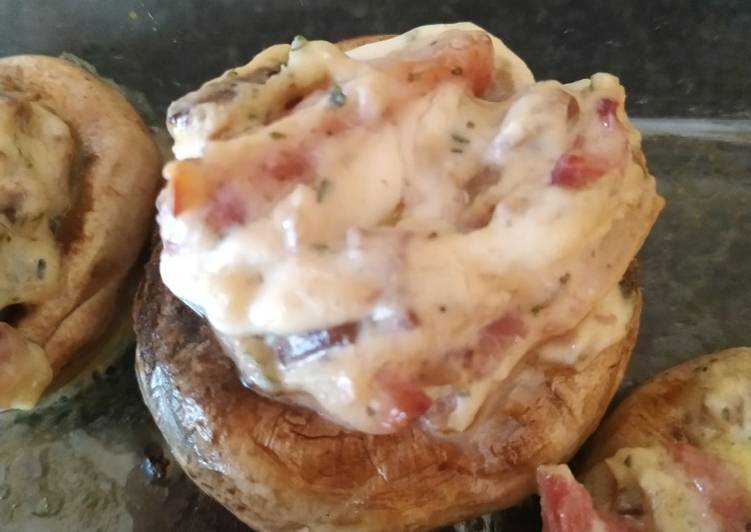 Champiñones rellenos de queso y bacon