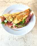 Sandwich con zucchine e formaggio